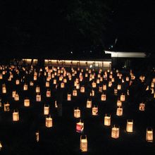 城内を照らす幻想的な行灯