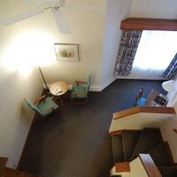 メゾネットの2階からから階下を見下ろす