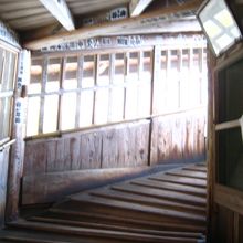 さざえ堂の内部