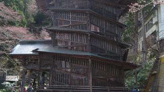 他には例を見ない建築物です
