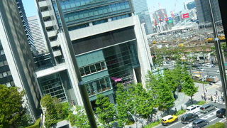 1階のVIRONは自動車利用者にも入りやすい