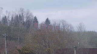 駅裏の高台にある公園です