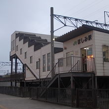 反対側はこんな感じです