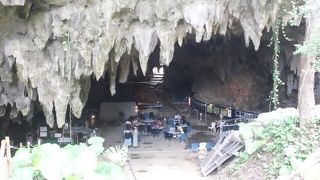 洞窟の中でのティータイム
