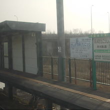 反対側ホームの様子