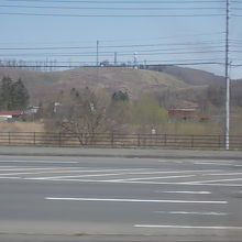 近くのコロイ山の景観