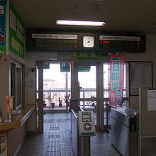 改札口の様子