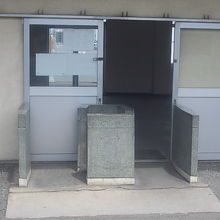 歴史を感じる改札口です