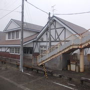 美しい洋風建築の駅舎が魅力の駅です