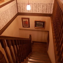 階段の壁面にも色々な展示が・・・