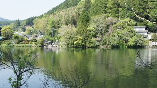 小さな湖ですが、趣があります...