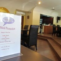 ホテル一階のレストラン。ここで無料朝食をとります。