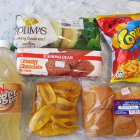 一階にミニスーパー（コンビニ的な）あり、簡単飲食物調達可。