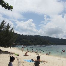 混んでる方のビーチ