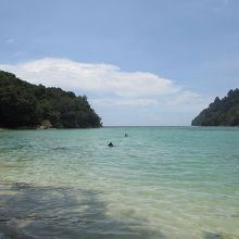 すいている方のビーチ