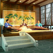 空港内のパフォーマンス