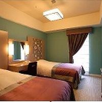 ツインのお部屋です。落ち着いたインテリア♪