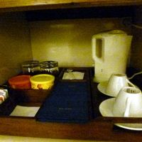 ミニバー内。ティファールが壊れてたので新品と取替えてもらった