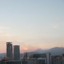 ウエスティンのラウンジから。でも半分は手前のビルで見えません