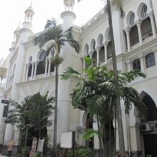 外観です。パサールセニとは逆サイドになります。