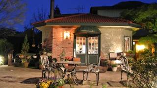 御伽噺の絵本から抜け出てきたような洋食店