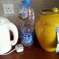 ポットと水です