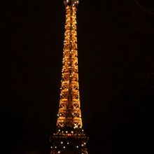 食事の後、セーヌ川の橋の上から
