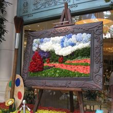 あじさいなどの生花を使った絵画