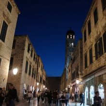 日没後の通りはなかなか