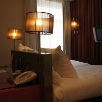 ベッドとテーブルが一体化