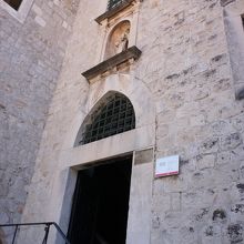 入口。見つけにくい。