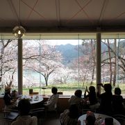 高遠城址公園に隣接する美術館