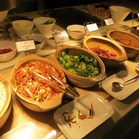 朝食の一部　品揃えは大変良いです