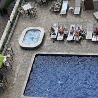 部屋から見えたプールの様子