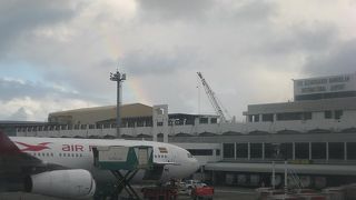 空港と虹