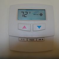 エアコンは、華氏表示です。