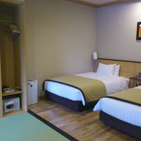 ベッドの側です。