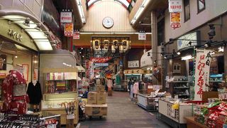 今はなつかしい地元市場の雰囲気