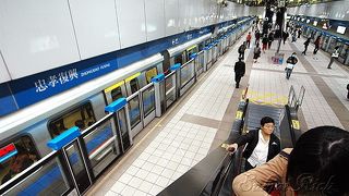 台北の地下鉄でフットワーク良く