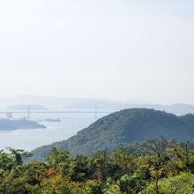 遠くには瀬戸大橋