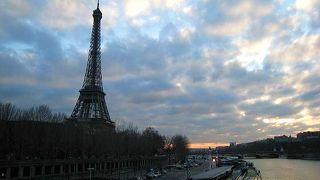 エッフェル塔とセーヌ川