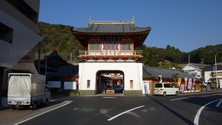 武雄温泉・・・「ここは竜宮城か？」と思ってしまう楼門があることで有名な温泉です。