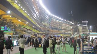 午後ティーだけじゃないイギリス的空間：ハッピーバレー競馬場