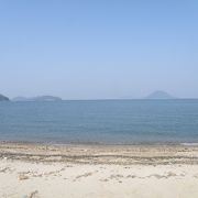 瀬戸内海の小島が向かいに見える