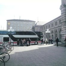 プラハへのバス停