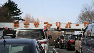 キリンが大接近！度迫力のサファリ