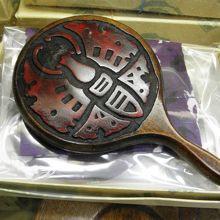 烏城彫の手鏡です