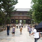 南大門・・・「東大寺」の入口を飾るに相応しい巨大な門です。
