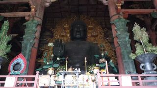 （大仏殿）--- 世界遺産「東大寺」の大仏です！さすがにデカイ！