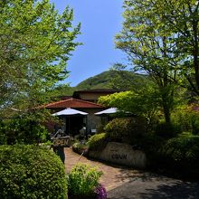 昼の様子を箱根湿生花園駐車場から